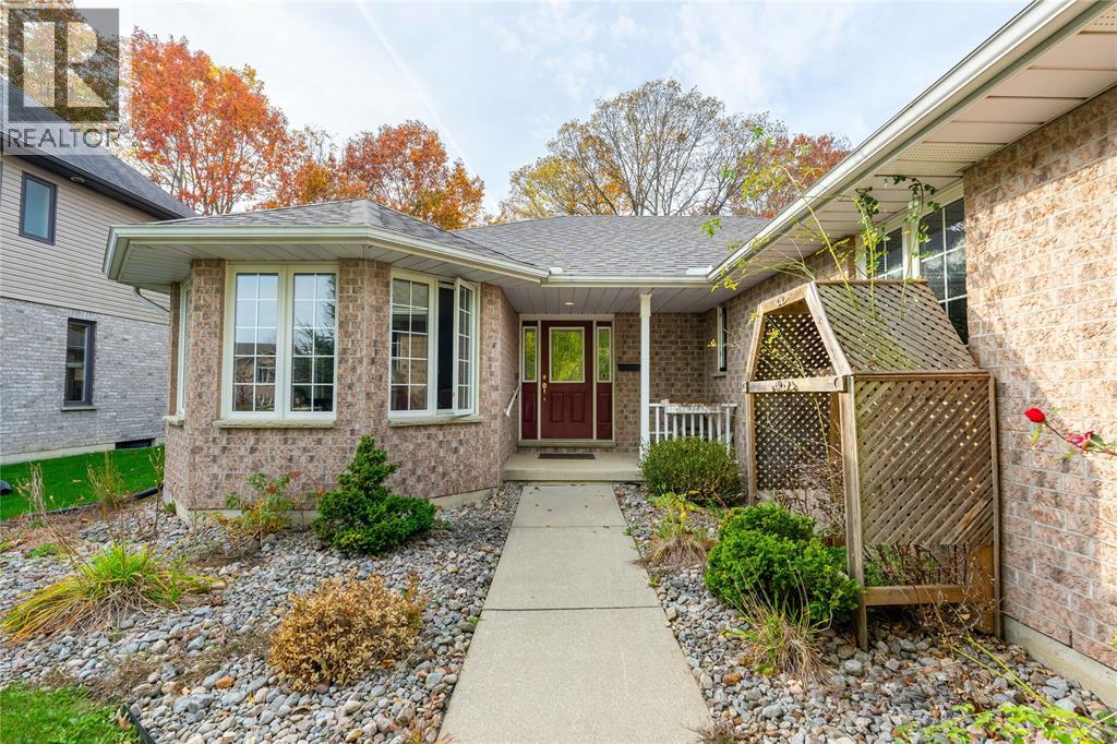 543 Country View DRIVE, Petrolia — photo 3