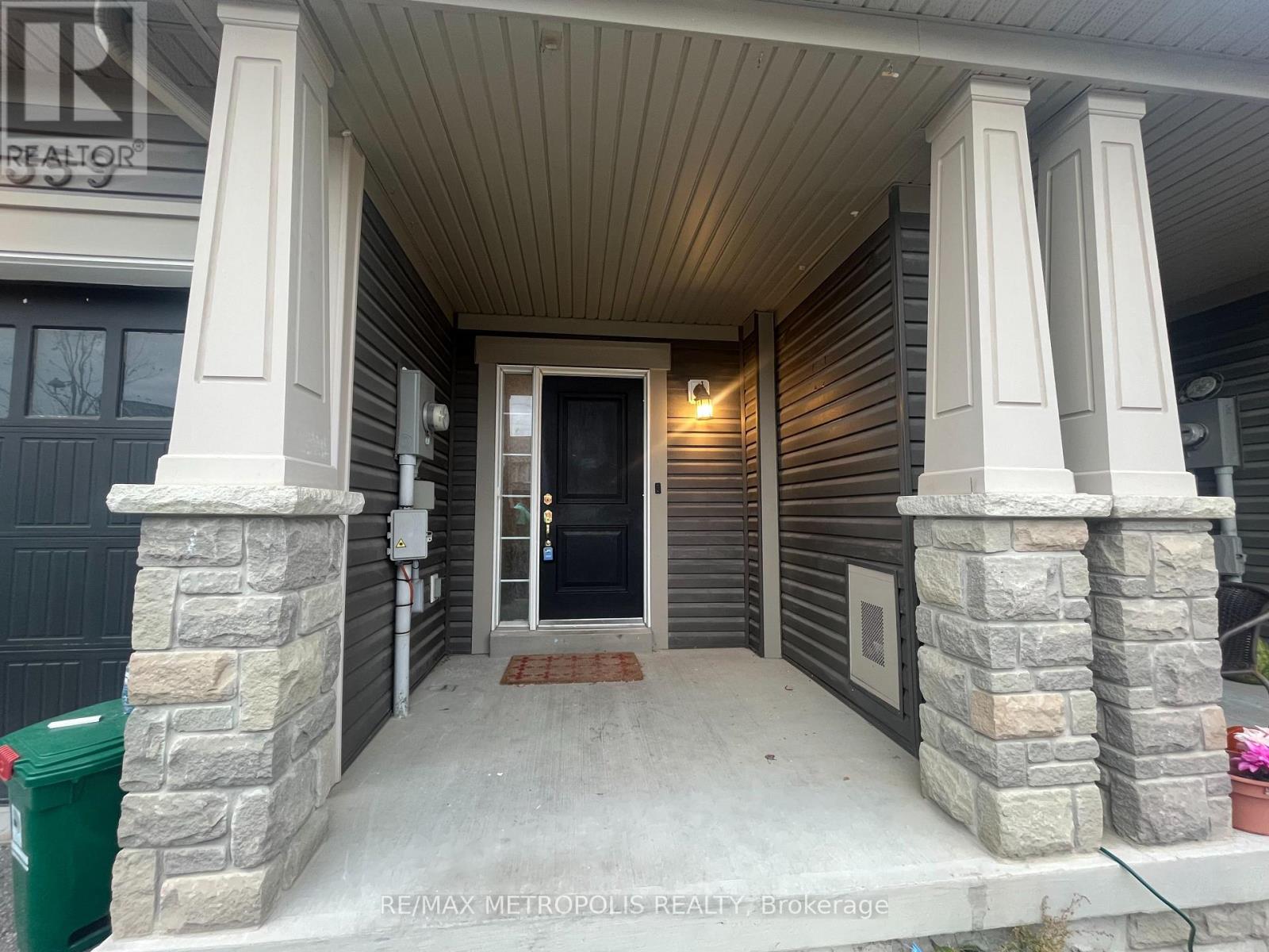 2359 Steeplechase Street, Oshawa, ON photo 2