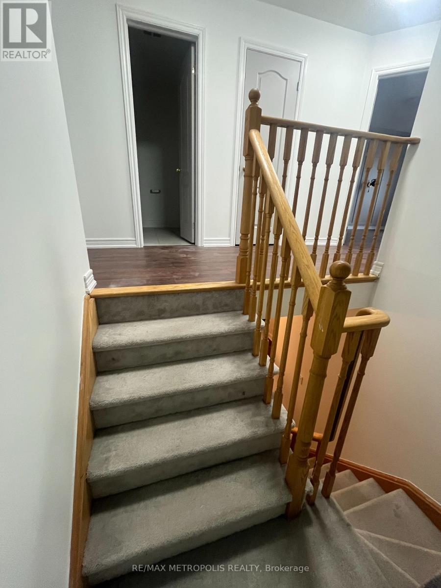 2359 Steeplechase Street, Oshawa, ON photo 3