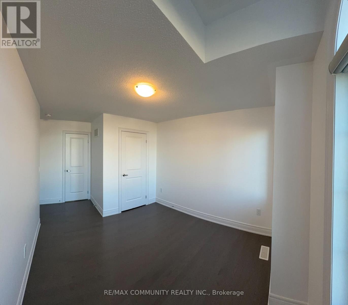 6 Wesley Brooks Street, Clarington, ON photo 14