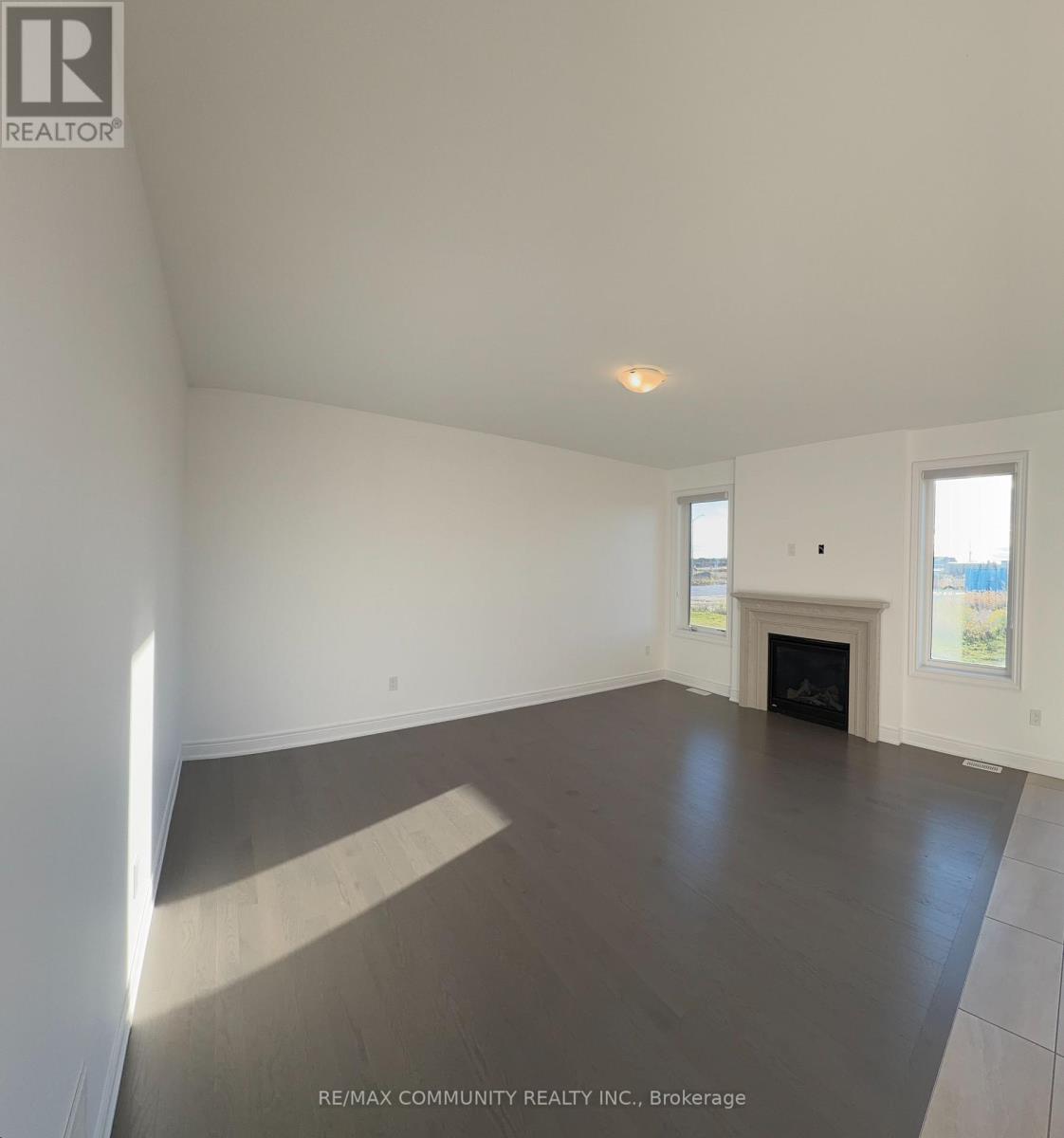 6 Wesley Brooks Street, Clarington, ON photo 6