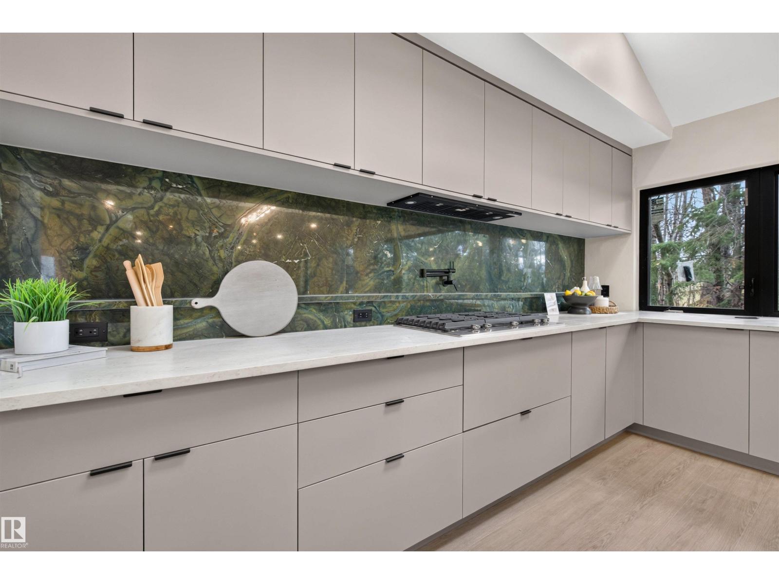 Property photograph 9 for MLS E4514280