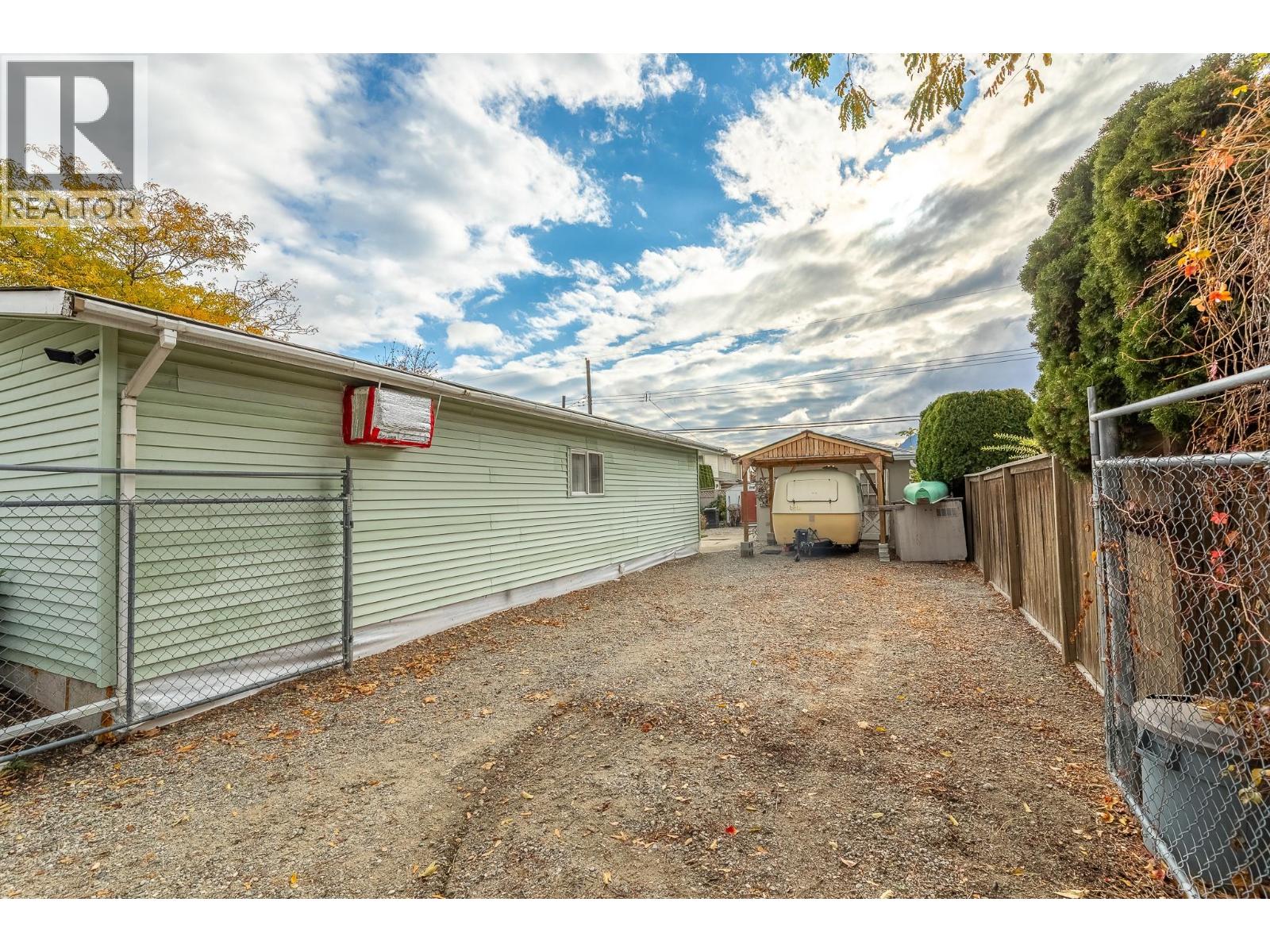 402 Conklin Avenue, Penticton - Image 1