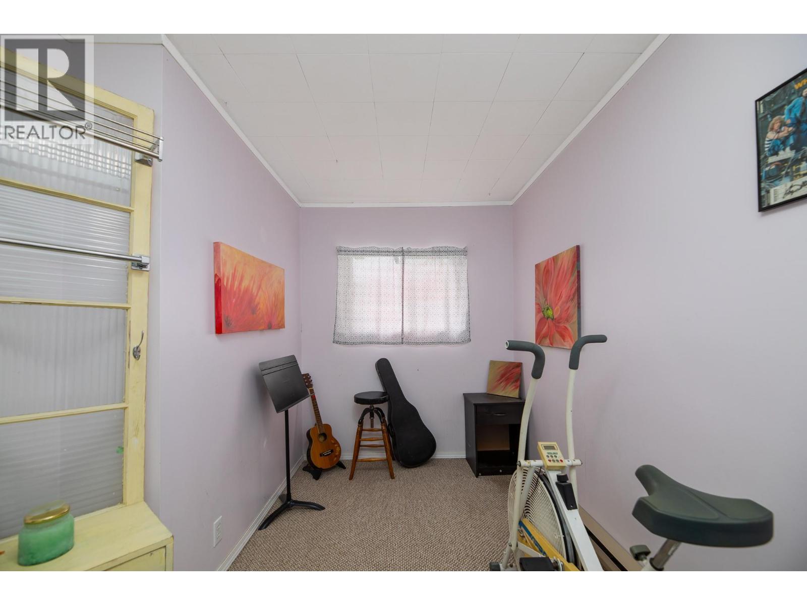 402 Conklin Avenue, Penticton - Image 1