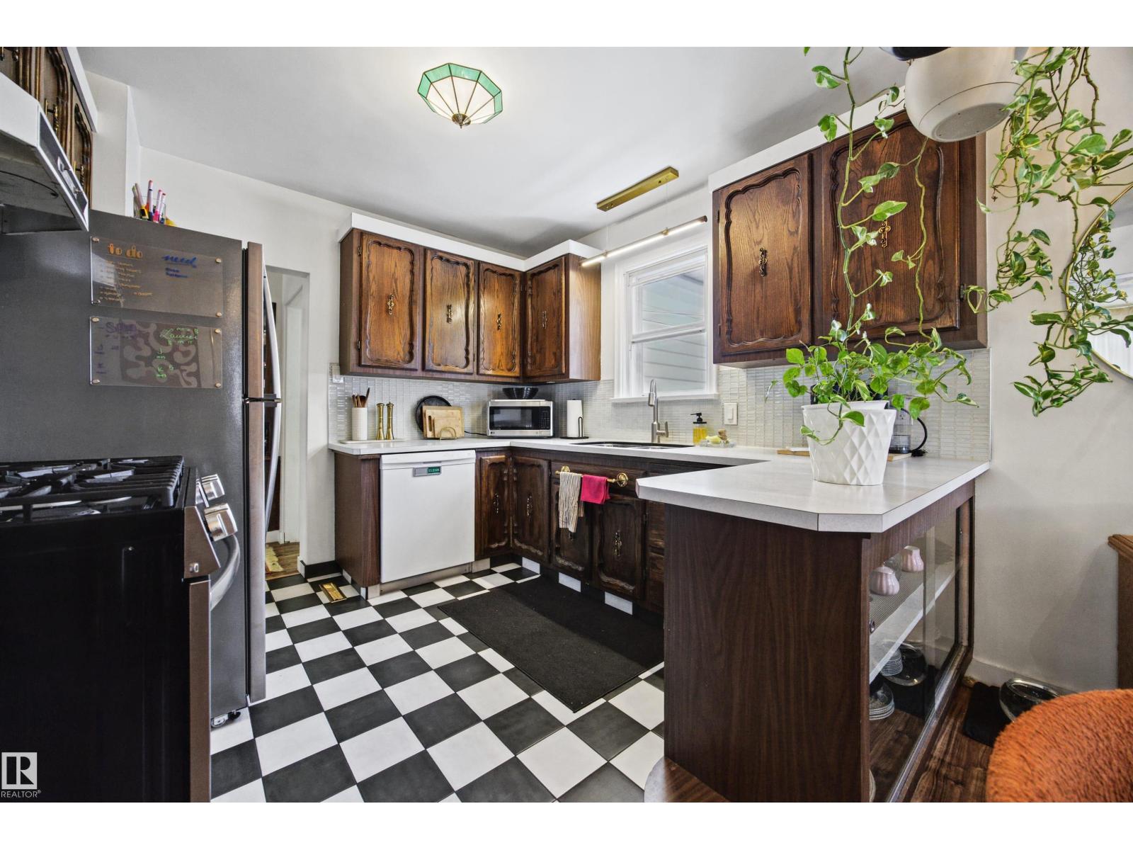 12001 49 Street NW, photo 17