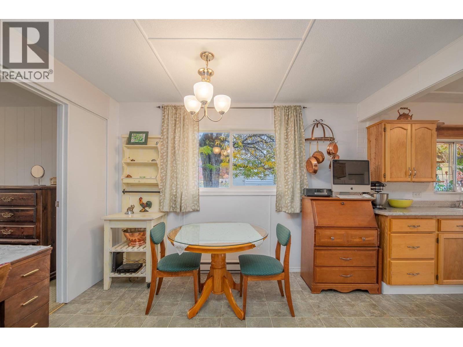402 Conklin Avenue, Penticton - Image 1