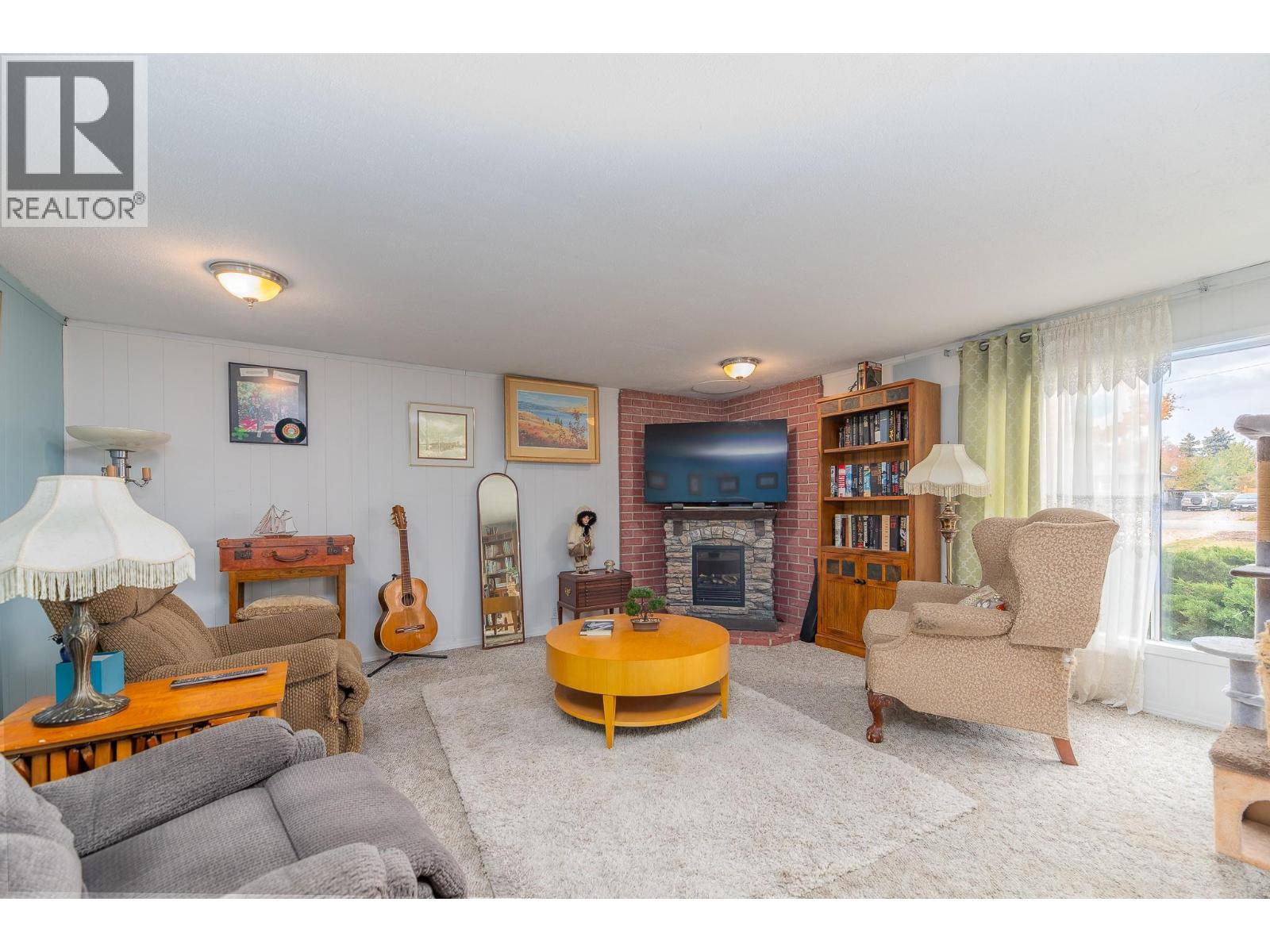 402 Conklin Avenue, Penticton - Image 1