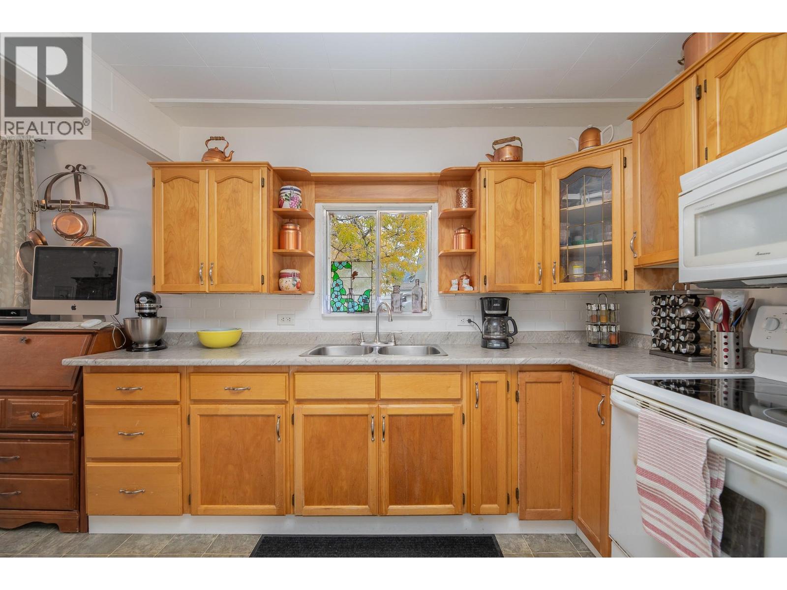402 Conklin Avenue, Penticton - Image 1