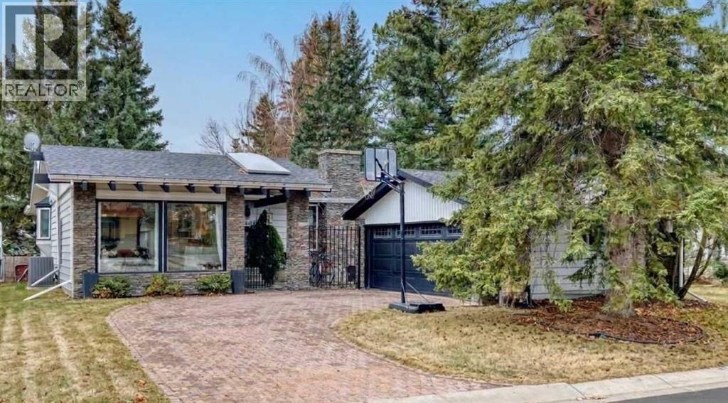 127 Dalcastle Close NW, Calgary, Alberta, T3A1Z4