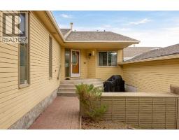 639 Stratton Terrace SW, Calgary — photo 3