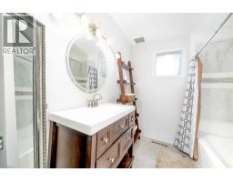 1301 3 Avenue NE, Medicine Hat — photo 12