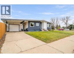 1301 3 Avenue NE, Medicine Hat — photo 2