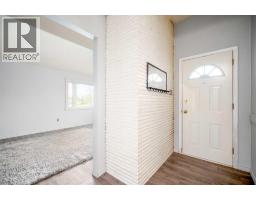 1301 3 Avenue NE, Medicine Hat — photo 5