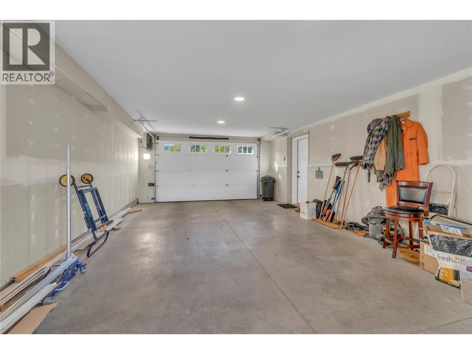 10811 Rutherford Avenue, Summerland