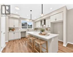 28 Mercado Road SE, Calgary — photo 2