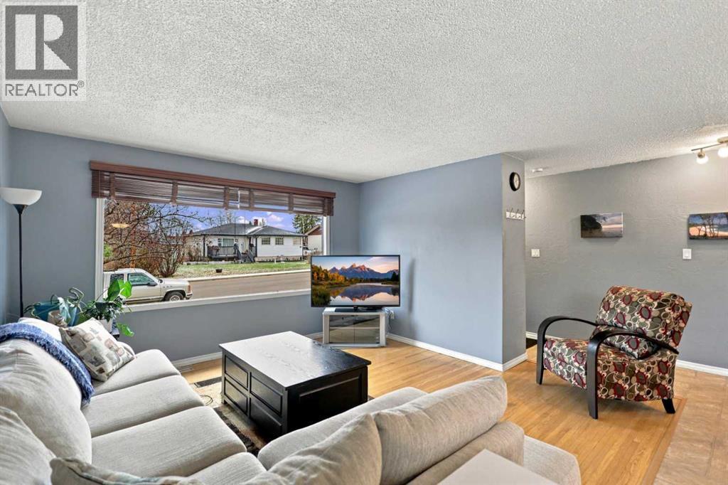 Listing photo – 5030 56 Avenue, Rimbey