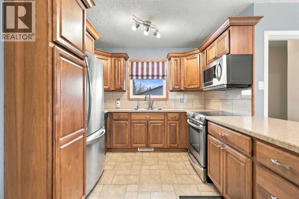 Listing photo – 5030 56 Avenue, Rimbey