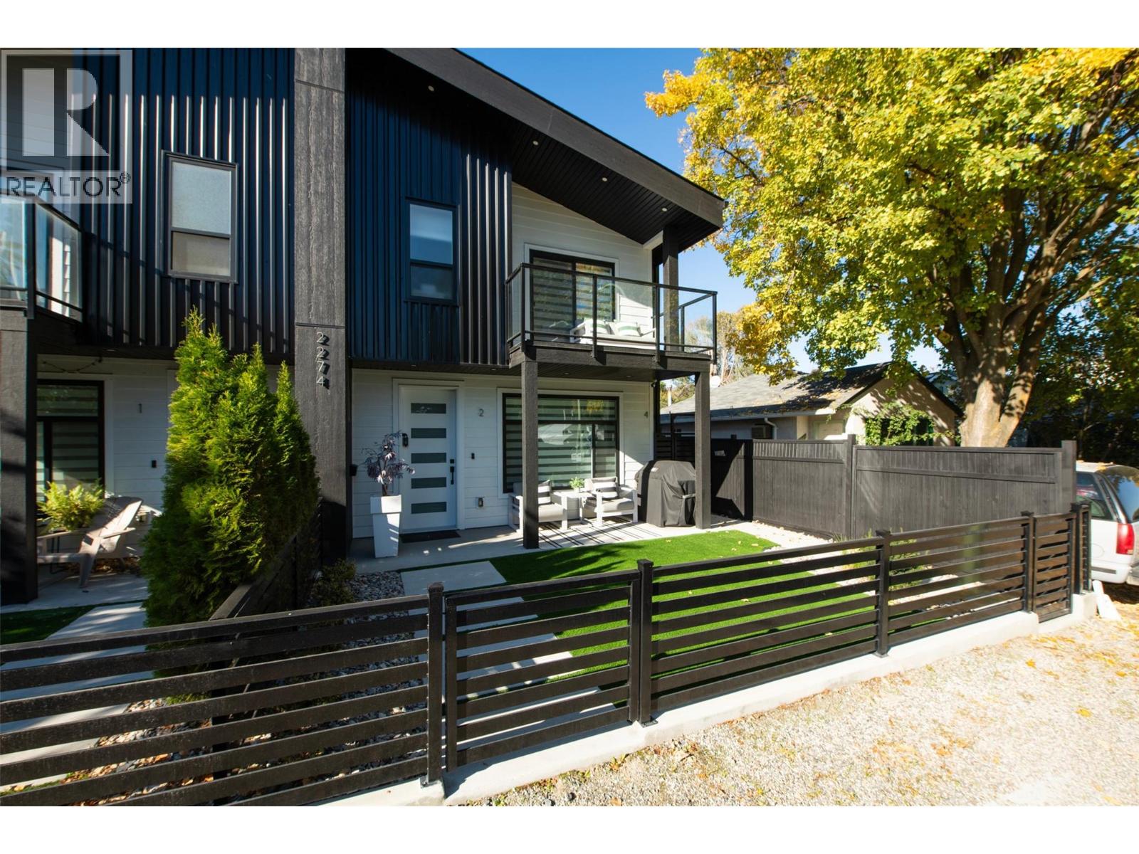 2 2274 Woodlawn Street, Kelowna