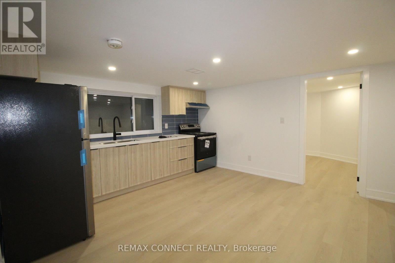 LOWER - 2 BEDROOM - 12 LONGBRIDGE ROAD, Vaughan (Uplands) — photo 2