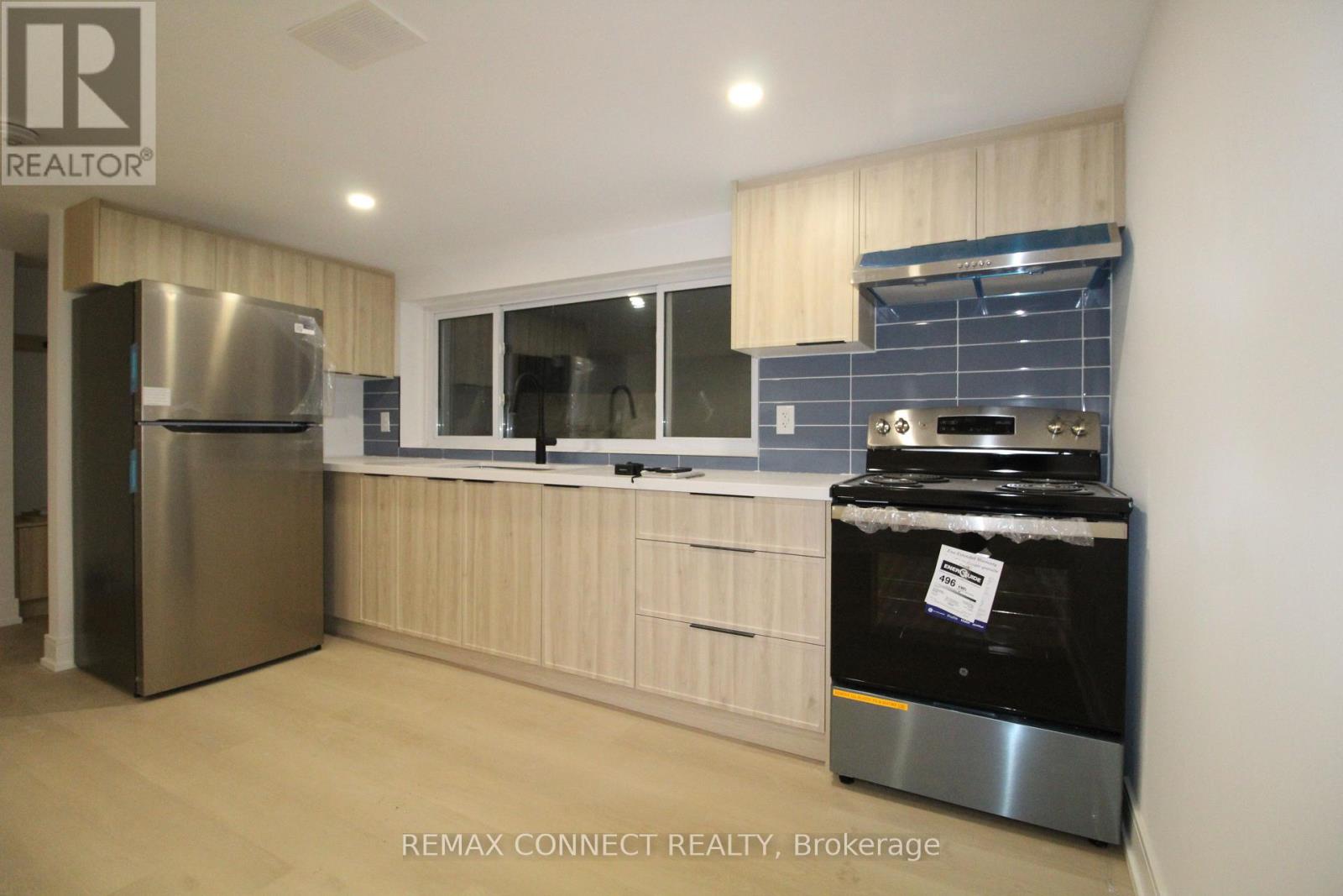 LOWER - 2 BEDROOM - 12 LONGBRIDGE ROAD, Vaughan (Uplands) — photo 3