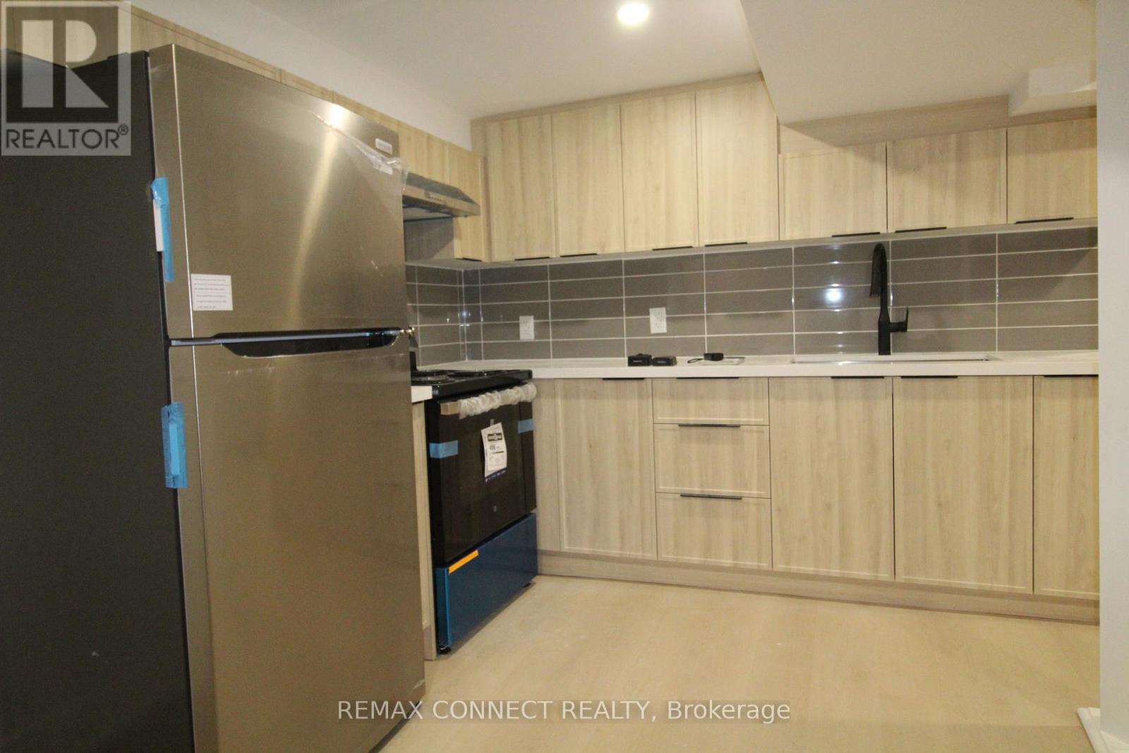 LOWER - 1 BEDROOM - 12 LONGBRIDGE ROAD, Vaughan (Uplands) — photo 2