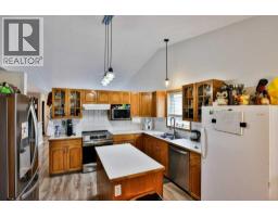 14 Heritage Road W, Lethbridge — photo 9
