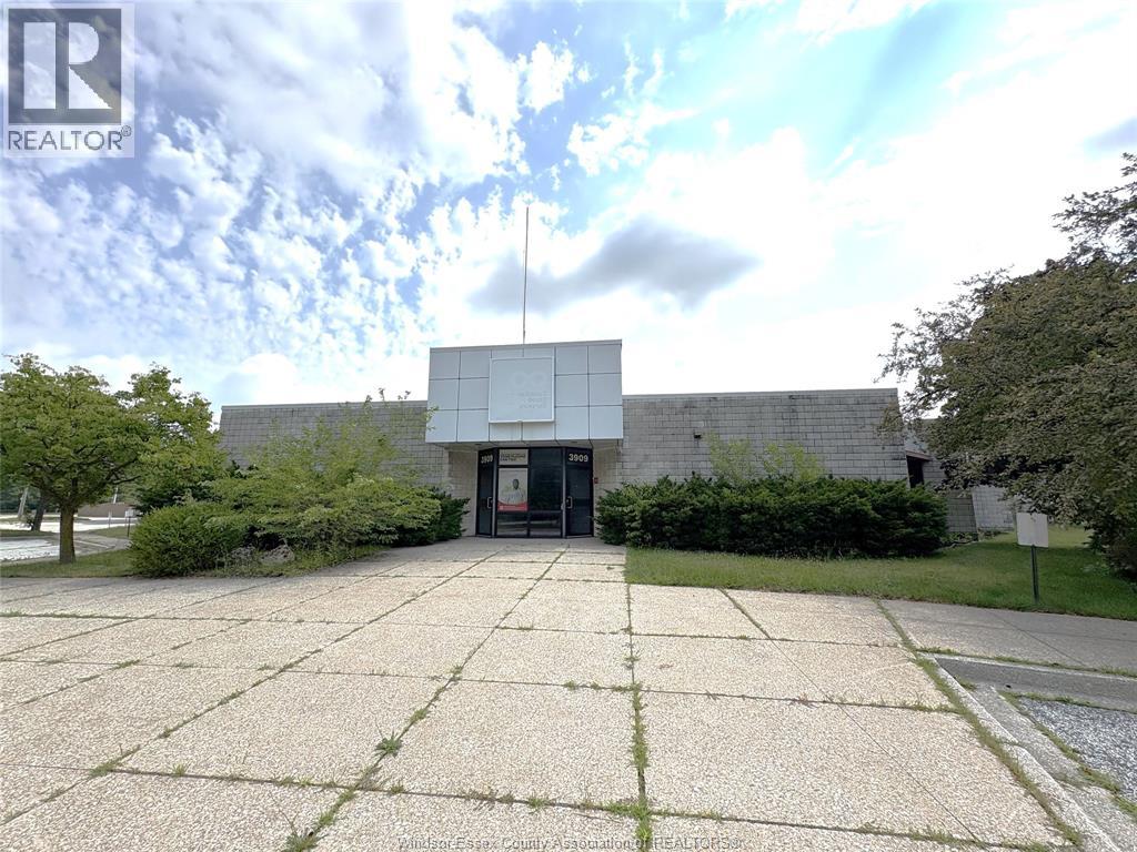 3909 GRAND MARAIS ROAD East Unit# B