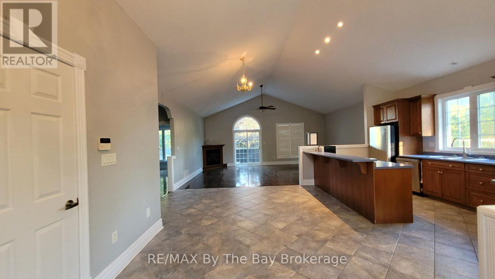 MAIN FLOOR - 65 LAIDLAW STREET, Wasaga Beach — photo 5
