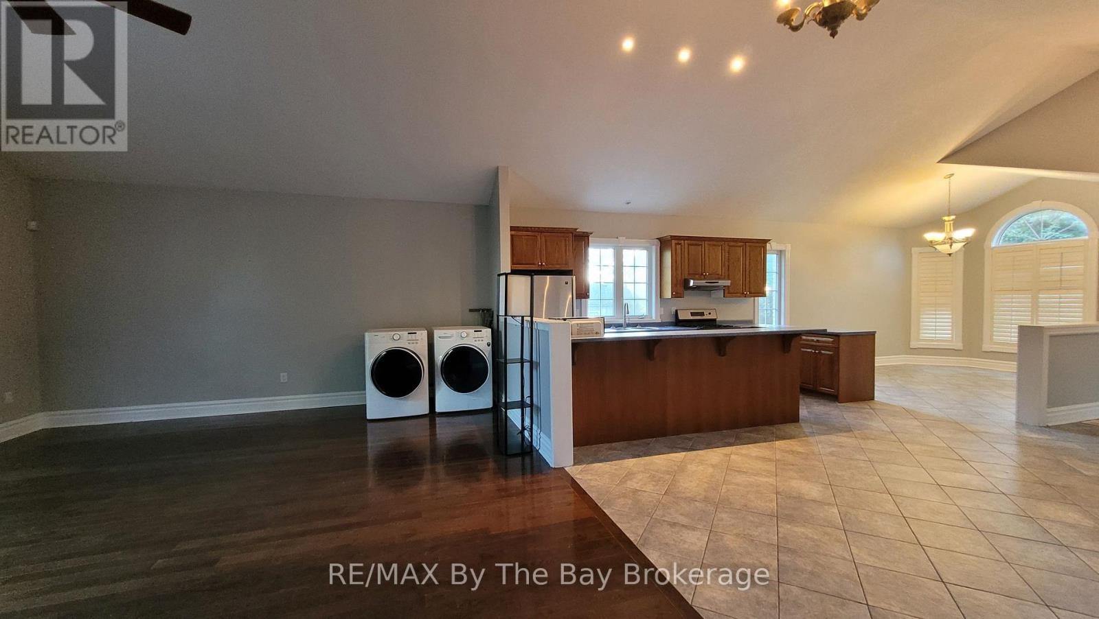 MAIN FLOOR - 65 LAIDLAW STREET, Wasaga Beach — photo 6