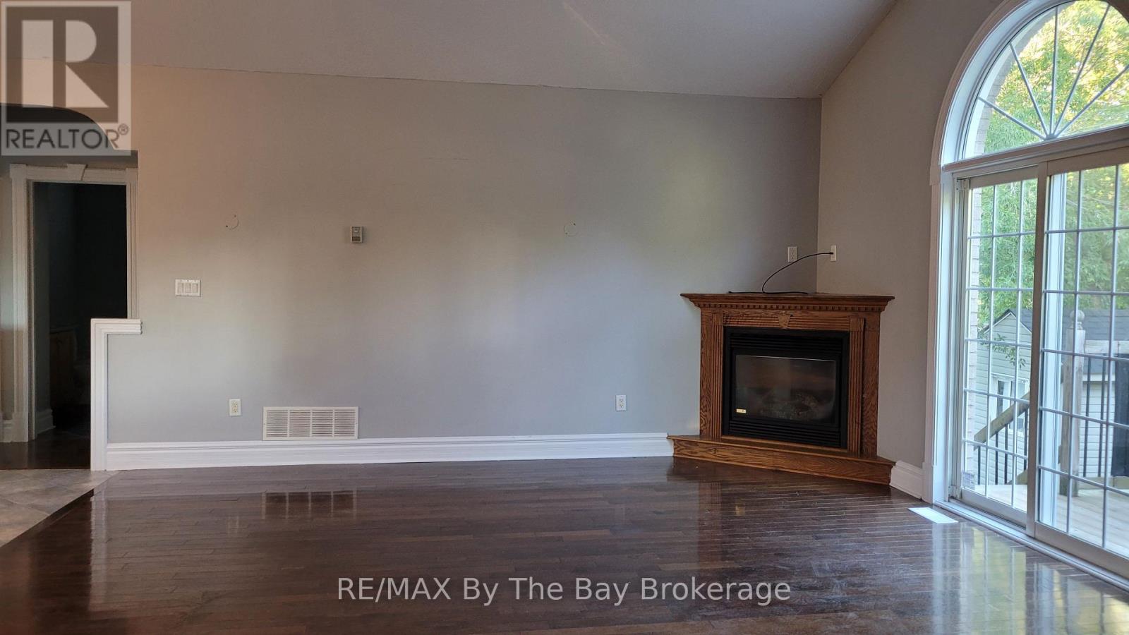 MAIN FLOOR - 65 LAIDLAW STREET, Wasaga Beach — photo 8