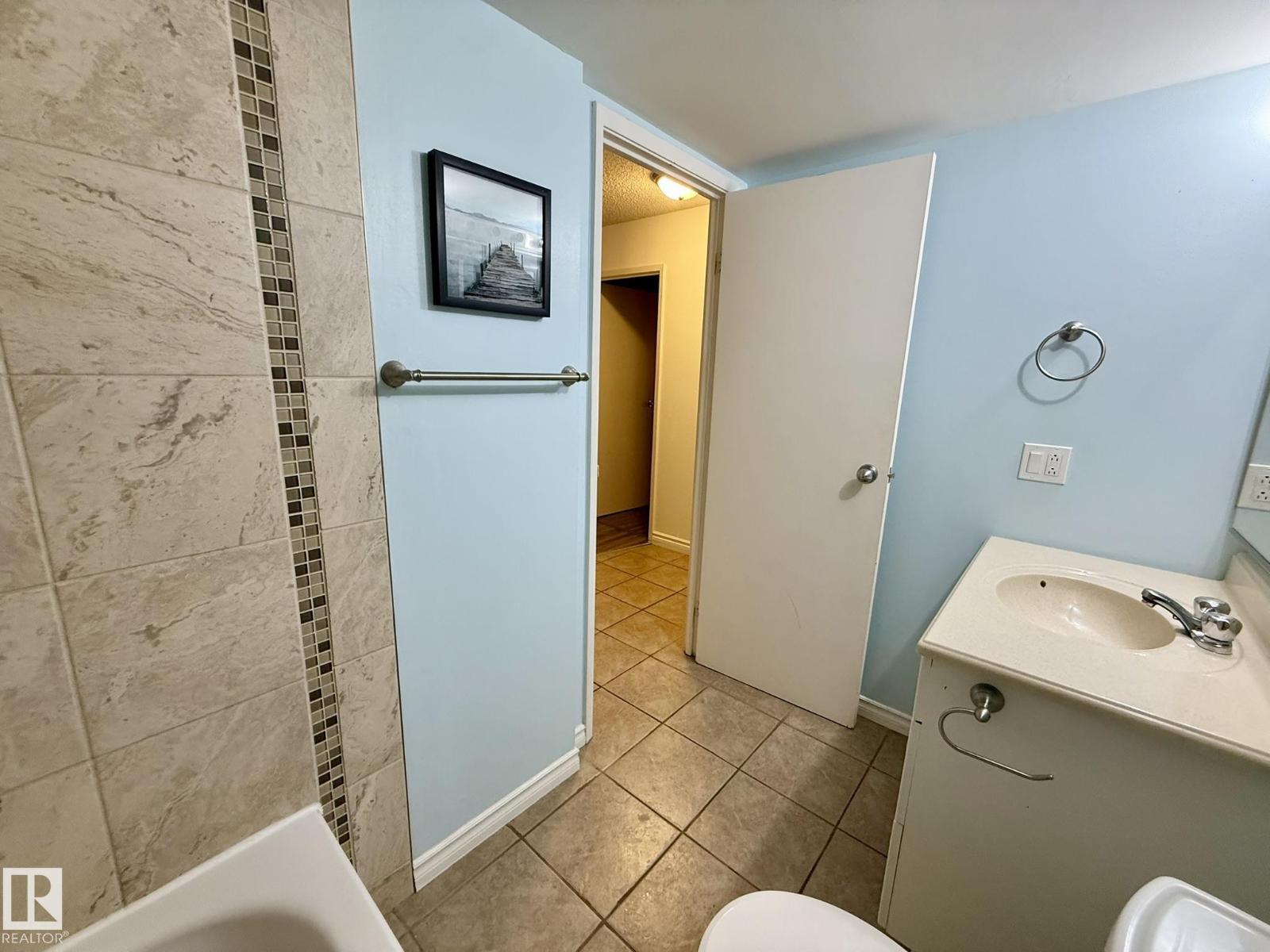 Property photograph 12 for MLS E4514942