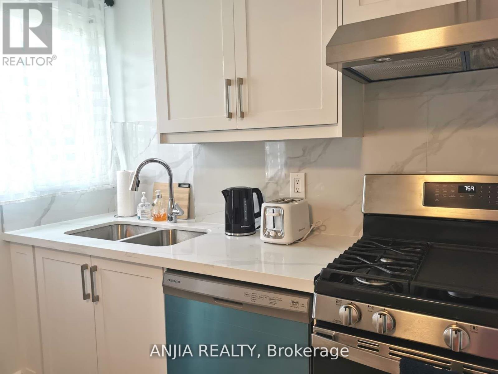 UNIT 1 - 256 HOMEWOOD AVENUE, Toronto (Newtonbrook West) — photo 2