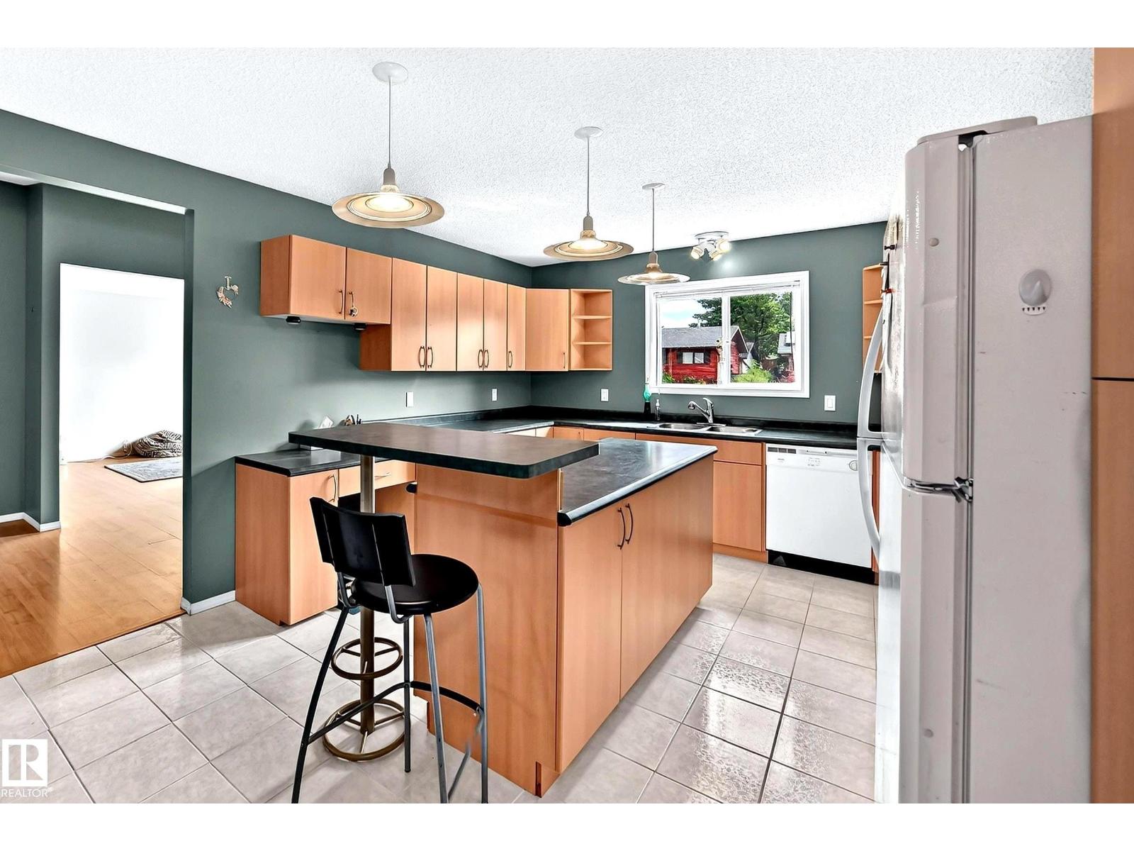 Property photograph 2 for MLS E4514943