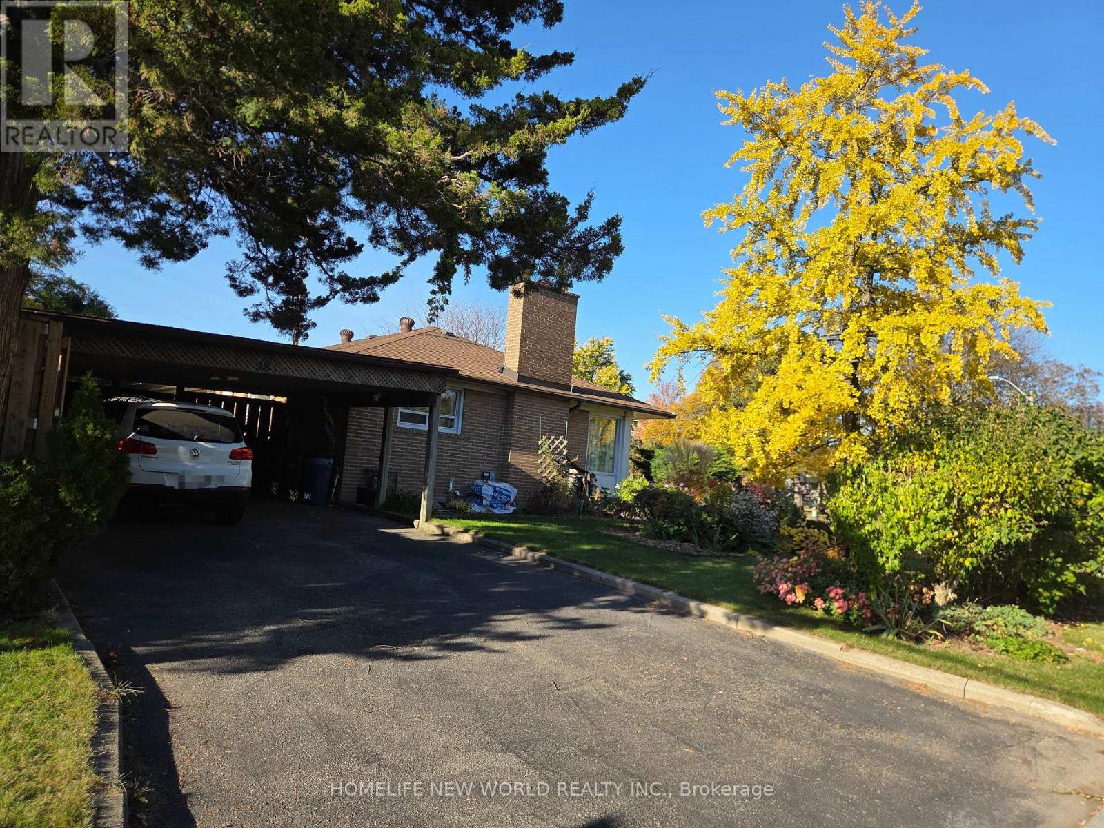 38 TREADGOLD CRESCENT, Toronto (Parkwoods-Donalda) — photo 2