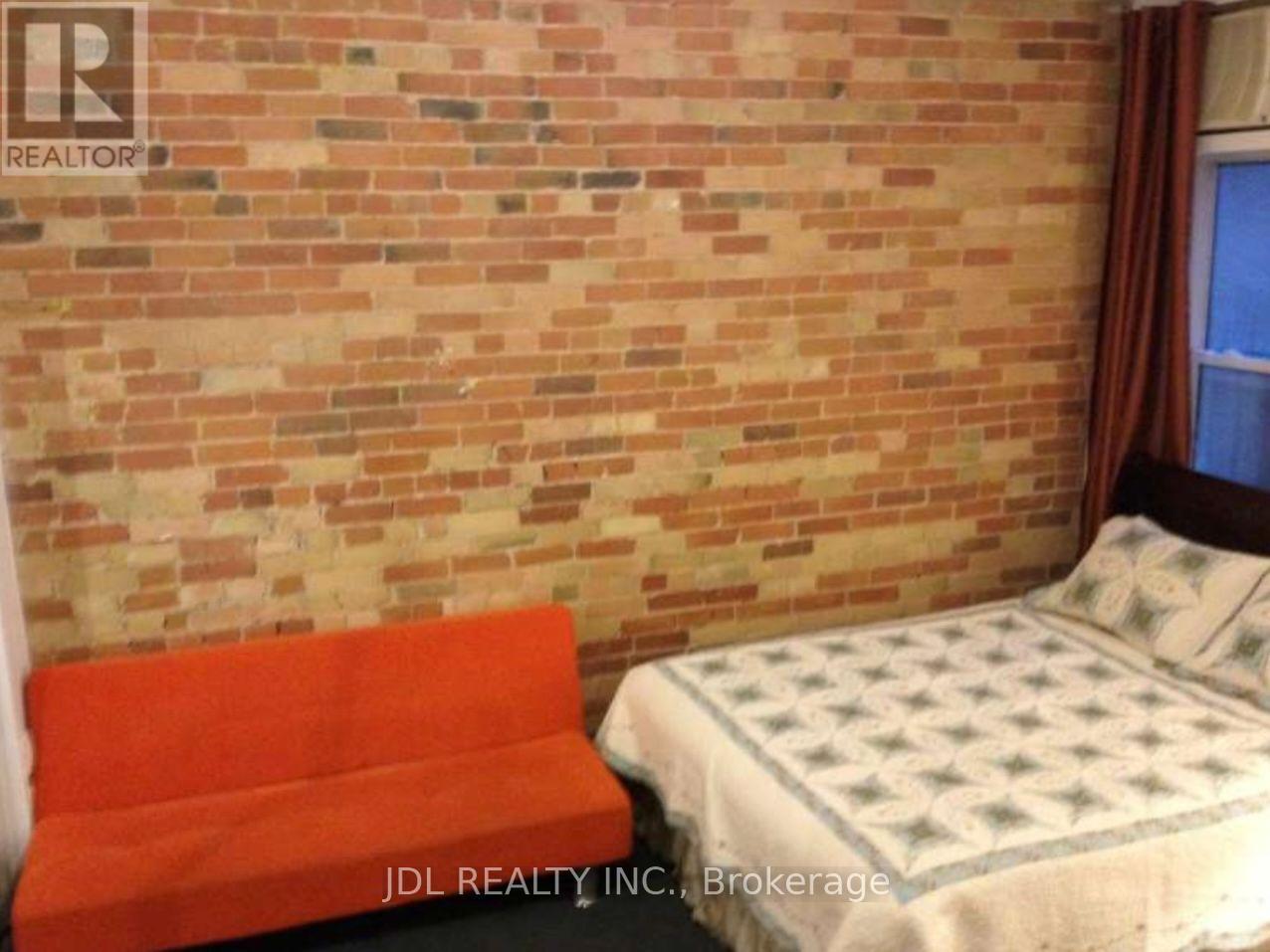 MASTERBEDROOM 2ND FLOOR - 118 SHUTER ST STREET, Toronto (Moss Park) — photo 5