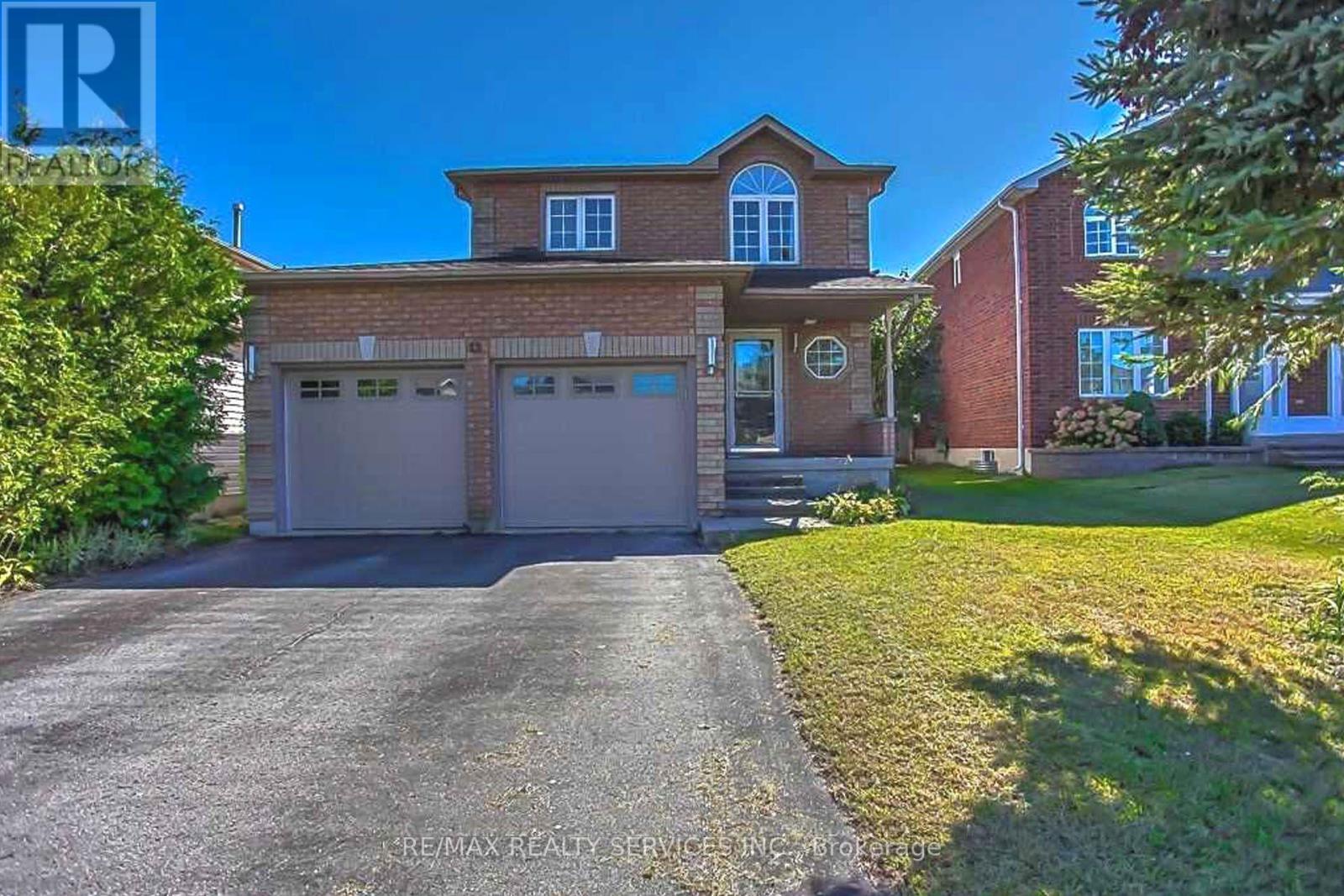 13 WHITE ELM ROAD, Barrie (Holly)