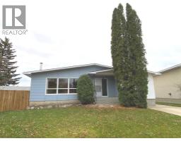 23 Douglas Court N, Brooks
