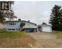 23 Douglas Court N, Brooks — photo 2