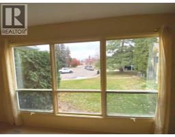 23 Douglas Court N, Brooks — photo 6