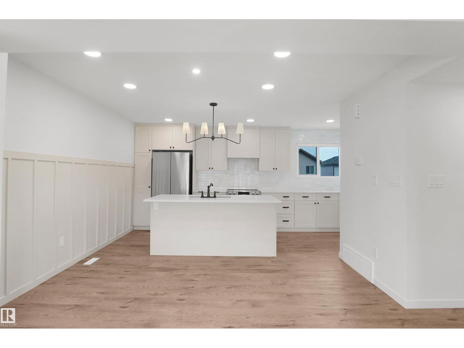 Property photograph 8 for MLS E4514956