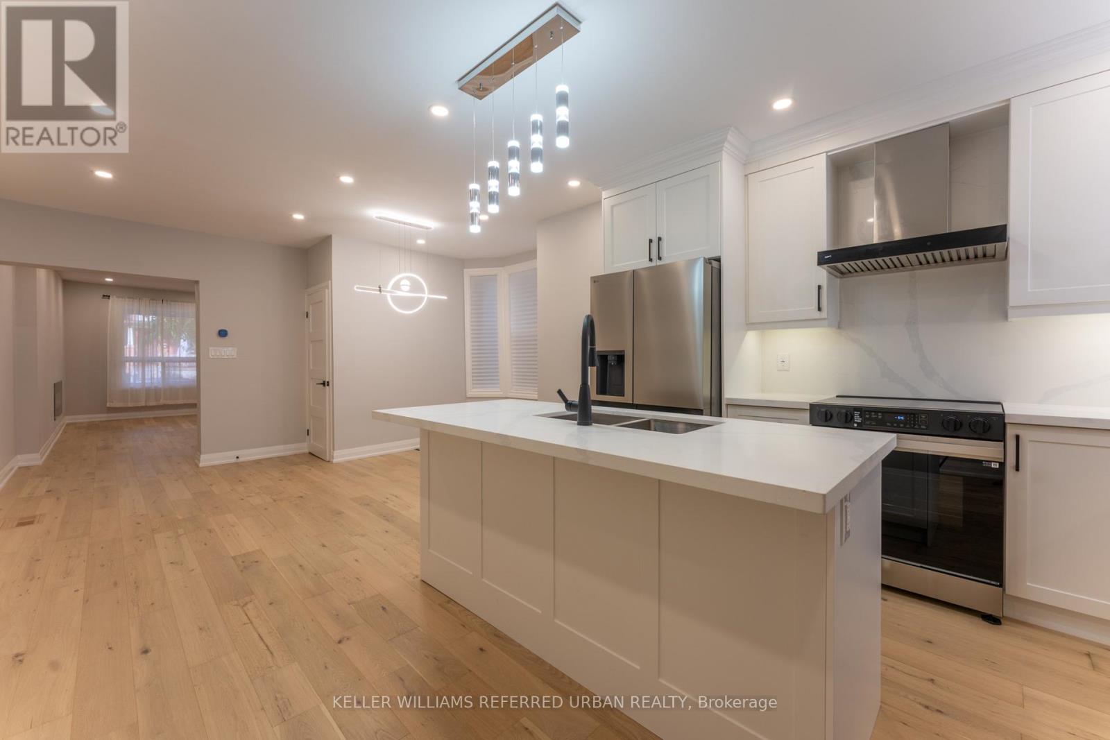 MAIN AND UPPER - 101 MARCHMOUNT ROAD, Toronto (Wychwood) — photo 2