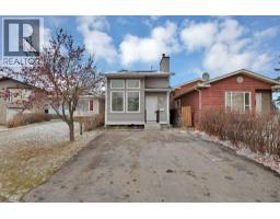 5 Martingrove Court NE, Calgary — photo 2