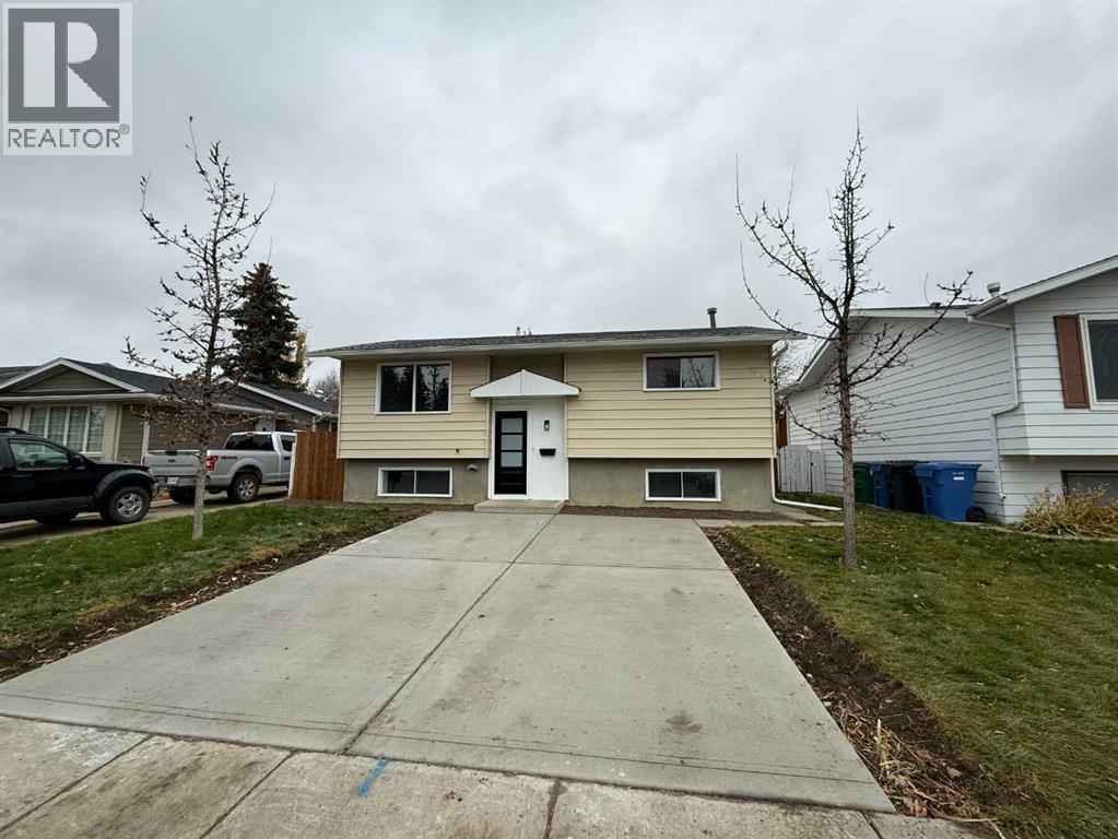 15 Laval Court W, Lethbridge, Alberta, T1K4G2