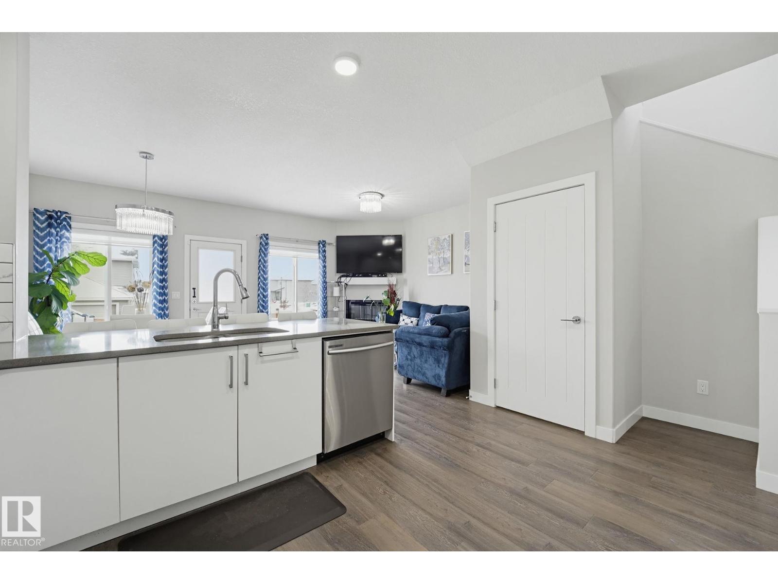 Property photograph 11 for MLS E4514965