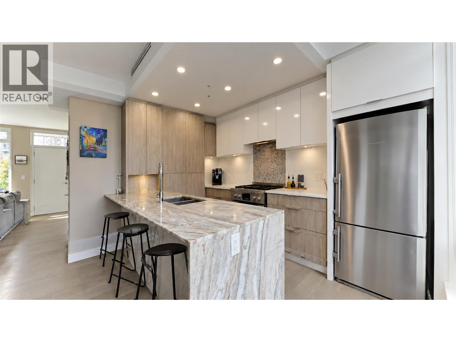 105 1151 Sunset Drive, Kelowna