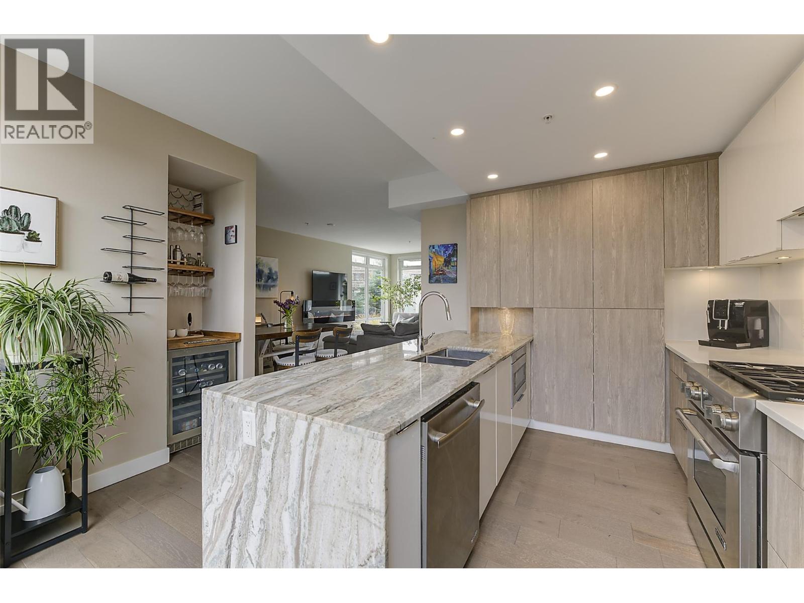 105 1151 Sunset Drive, Kelowna