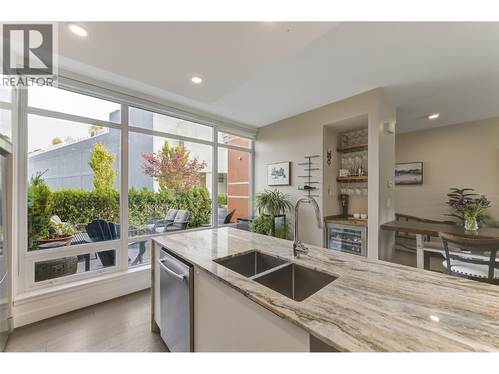 105 1151 Sunset Drive, Kelowna