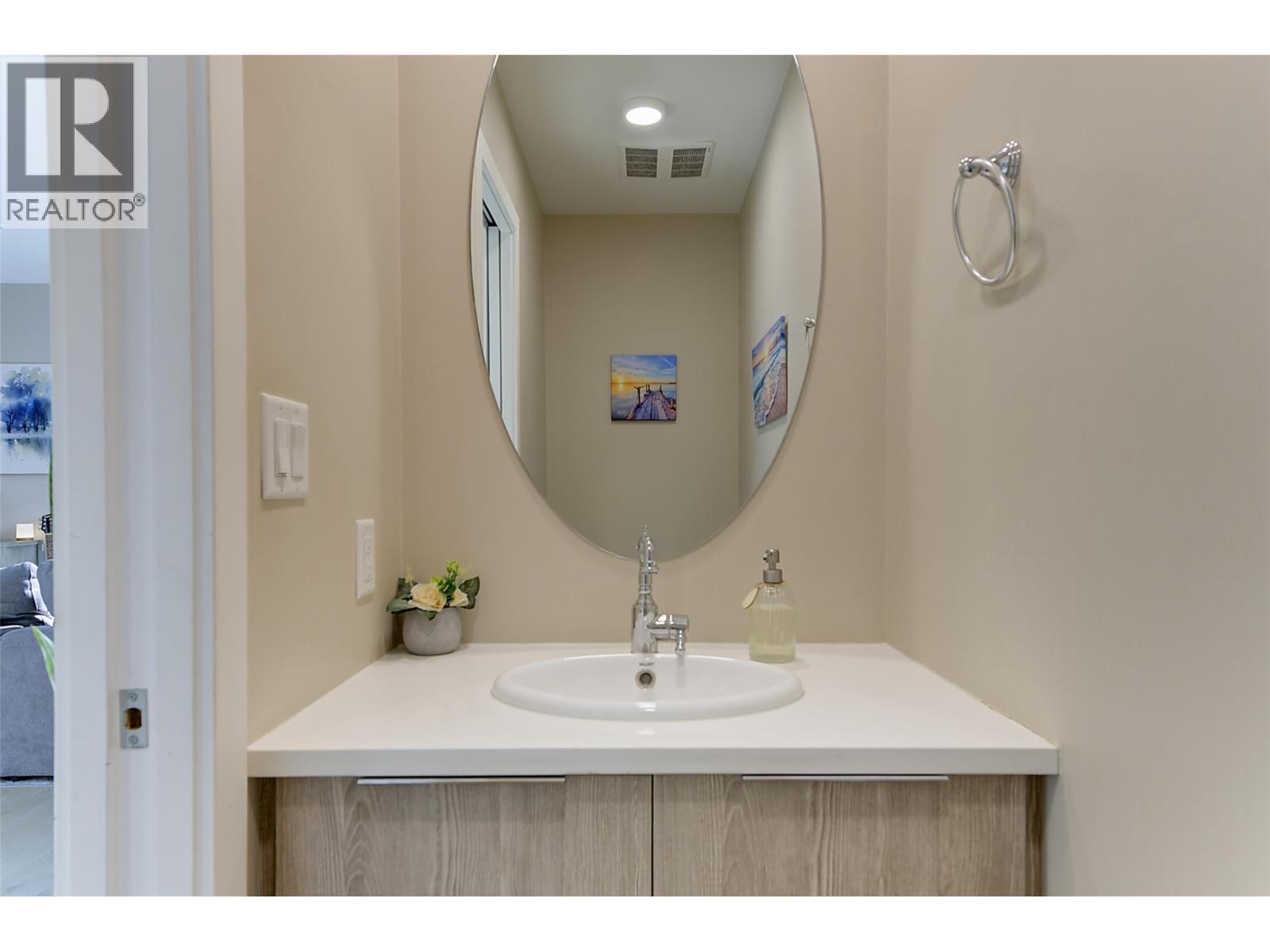 105 1151 Sunset Drive, Kelowna