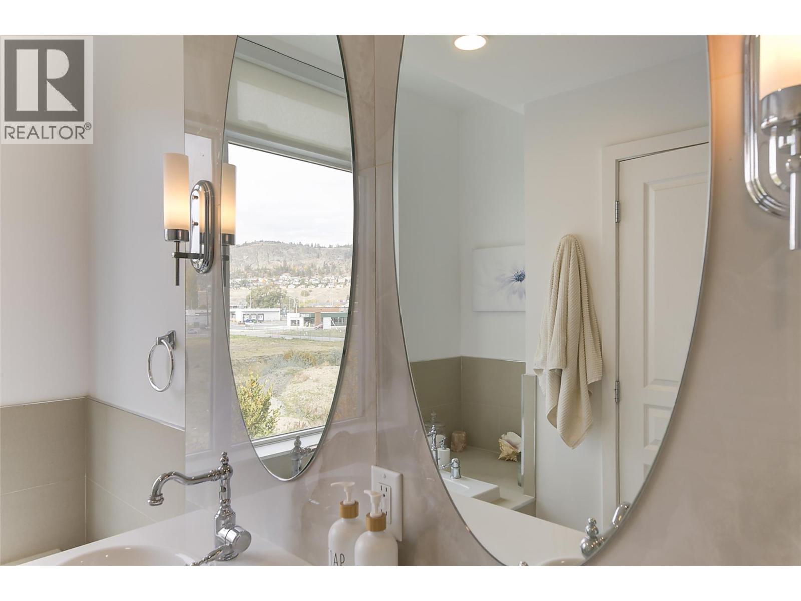 105 1151 Sunset Drive, Kelowna