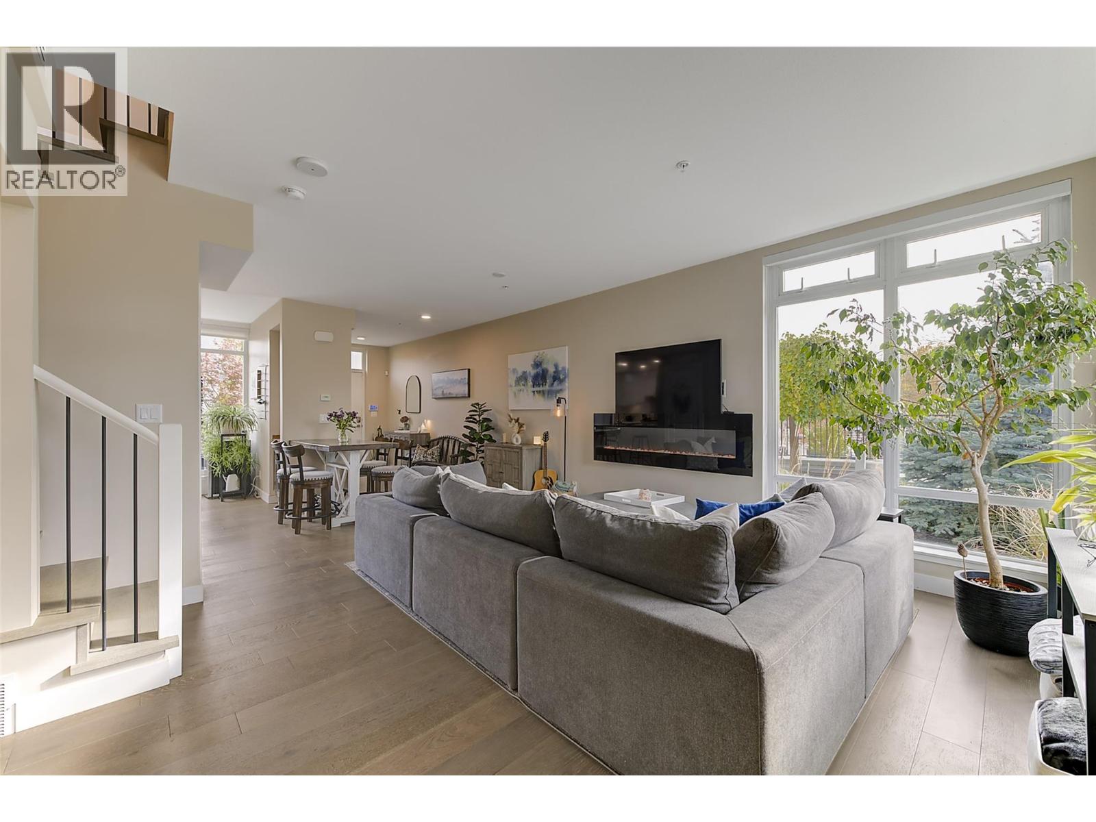 105 1151 Sunset Drive, Kelowna